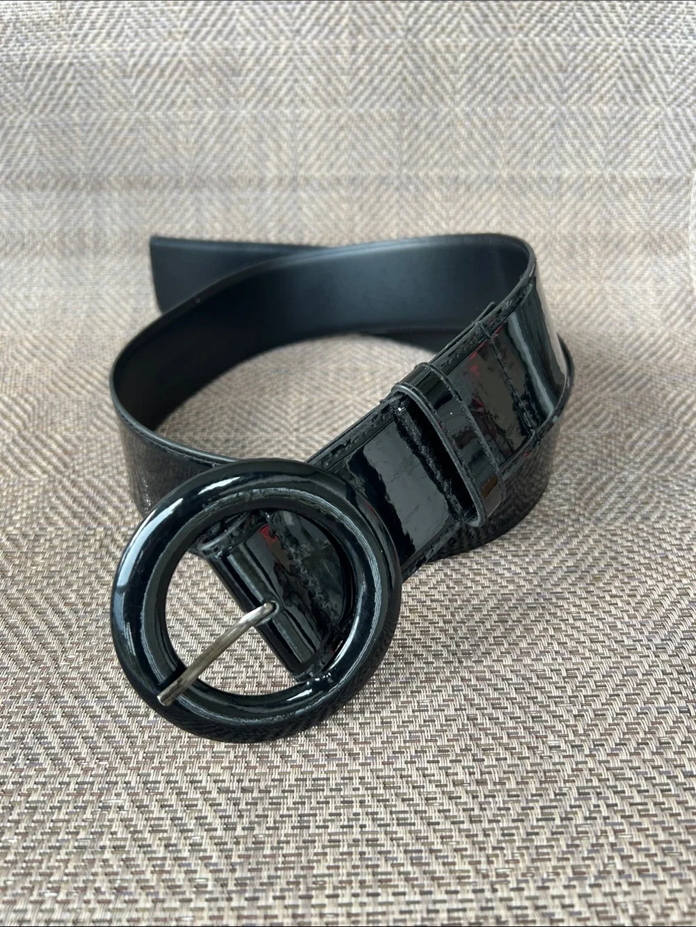 TAHARI Arthur S. Levine Patent Leather Black Wide Belt with Round Buckle. Size M